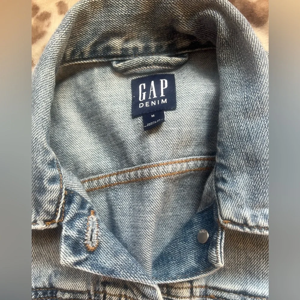 ☀️ GAP Denim Light Wash Jean Jacket Classic Trucker Style | Women’s Medium - Picture 5 of 14